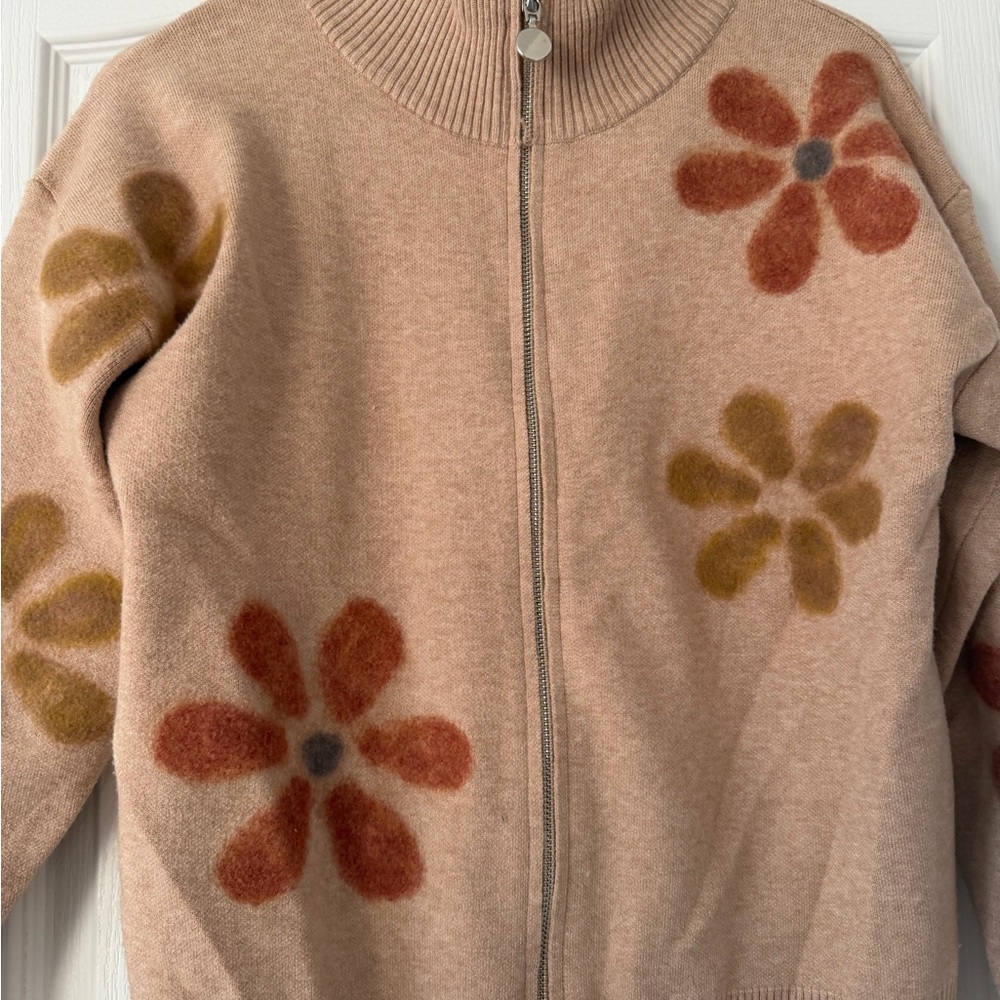 Sioni Tan Sweater with Floral Accents medium - Picture 3 of 6